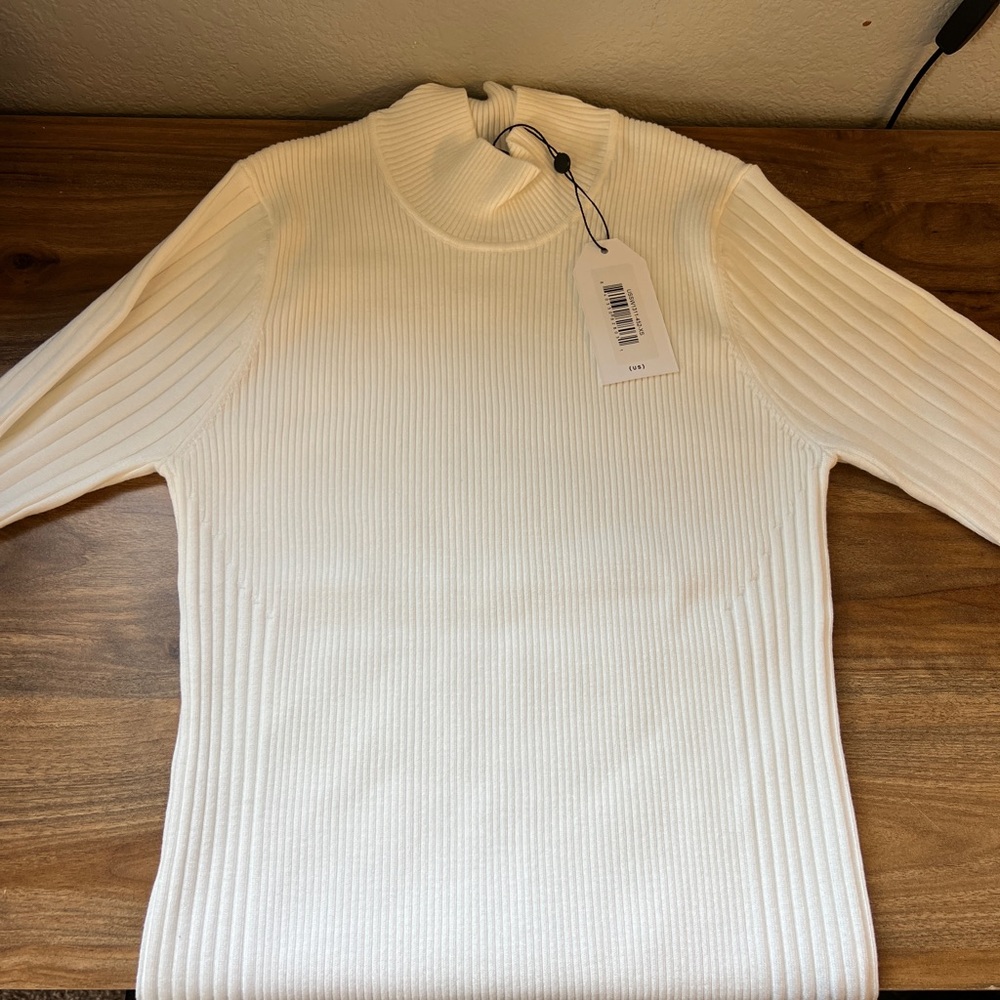 NWT Universal Standard XS Cream Mockneck Sweater - fits standard sizes 10-12